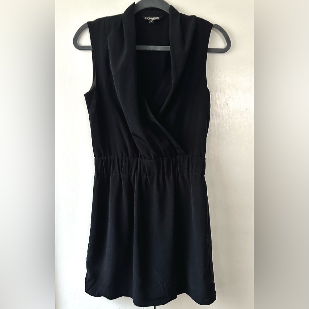 Black Structured Express Sleeveless Dress - Picture 2 of 8